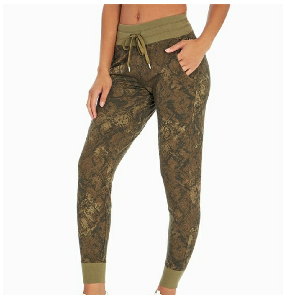 💥3/$30 MARIKA Ladies Forest Python Jodi Joggers EUC